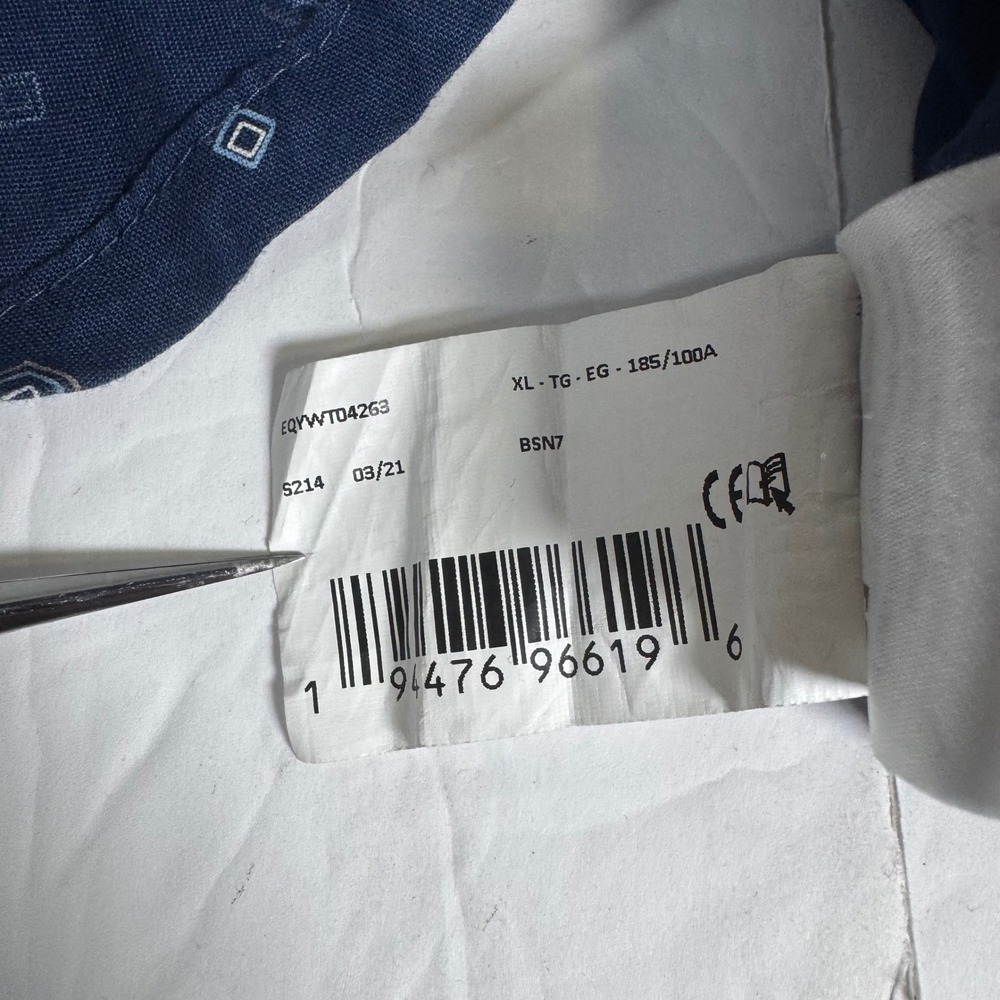 Quiksilver Button Down Shirt Mens XL Blue Medallion Print Short Sleeve AOP - Picture 9 of 11